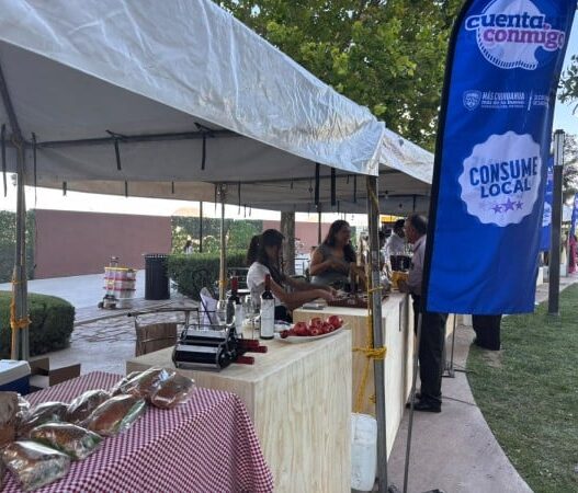 Productores locales exhiben en Consume Local de Distrito Uno