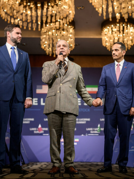 EE.UU. e Irán inician negociaciones de paz en Suiza
