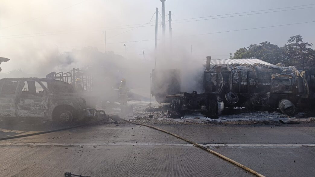 Explota pipa en carretera Cárdenas-Coatzacoalcos sin heridos