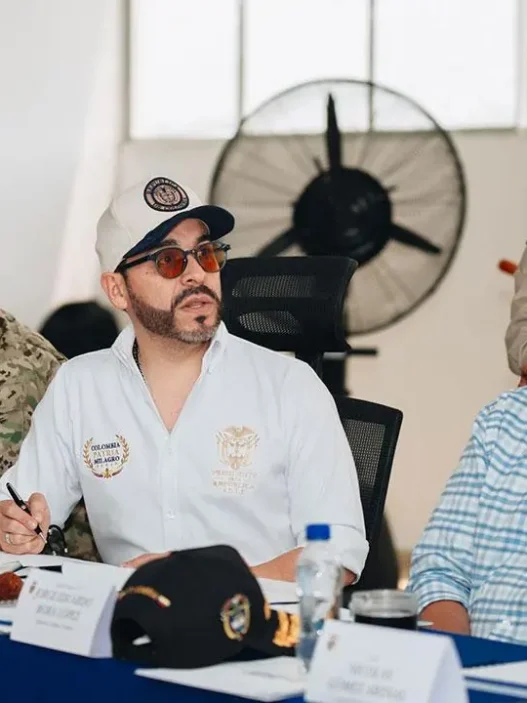 Colombia tratará a todos los grupos armados como terroristas