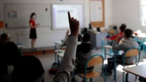 Padres proponen evaluar horarios escalonados escuela por escuela en Nuevo León