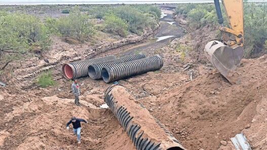 Inician trabajos de reparación en puente colapsado en Palomas