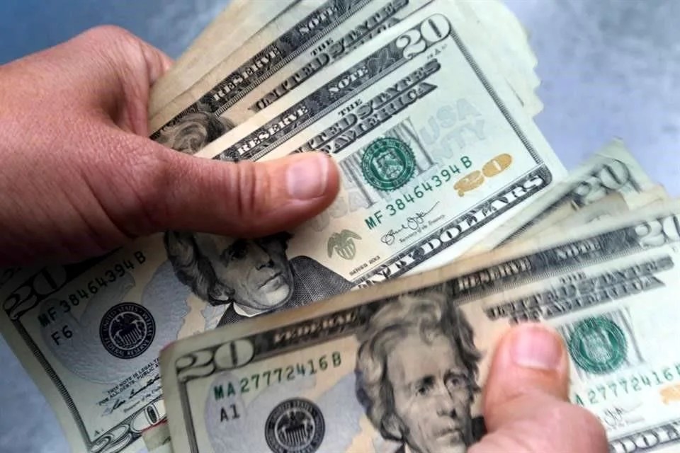 Peso se fortalece a 17.20 y BMV toca mínimos de 2026