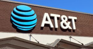 Ingresos de AT&T México suben 13.2% previo a venta a Televisa