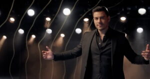 Carlos Rivera pausa su carrera para cirugía por problemas vocales