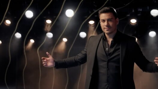 Carlos Rivera pausa su carrera para cirugía por problemas vocales